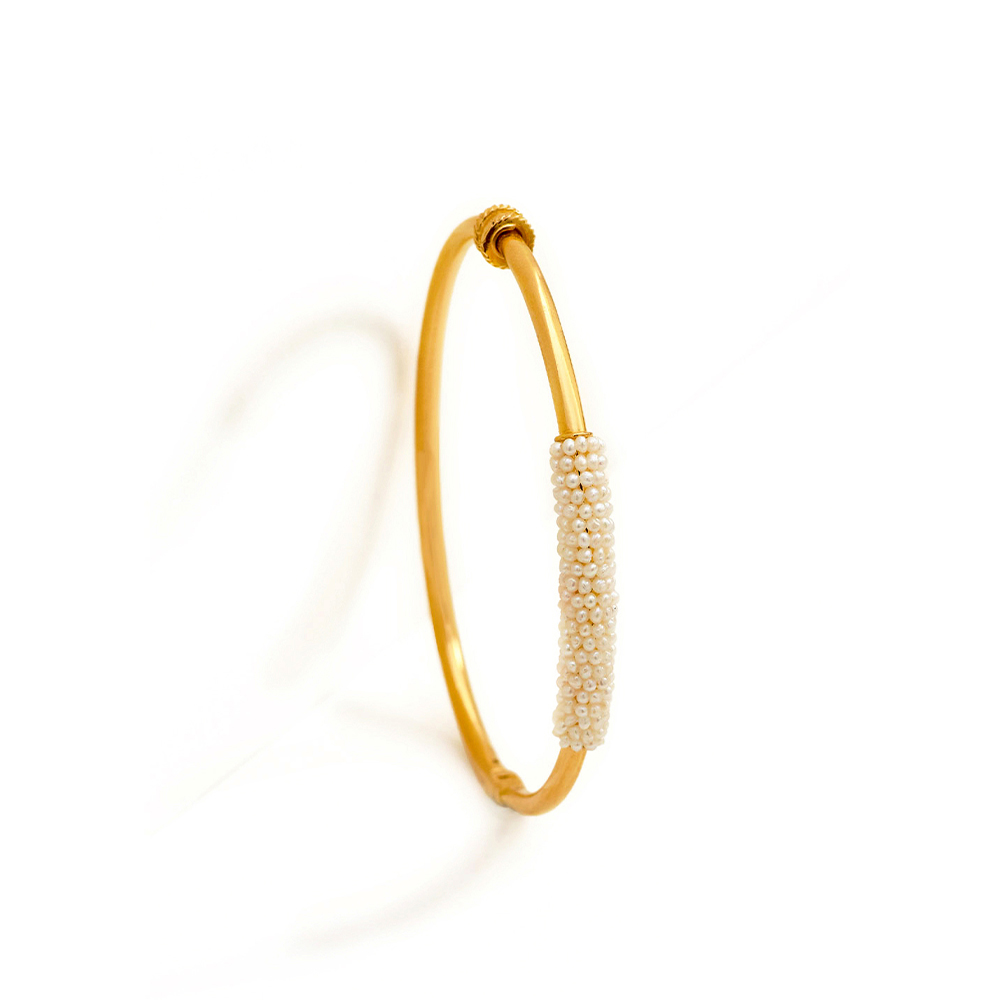 Talaed Single Pearl Bangle